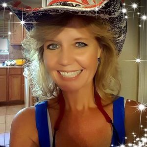 Meet your Posher, Connie